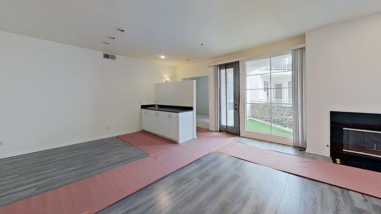 5350 White Oak Ave in Los Angeles, CA - Building Photo