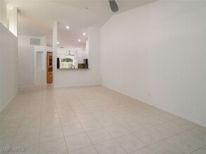 5347 Whitten Dr in Naples, FL - Building Photo - Building Photo