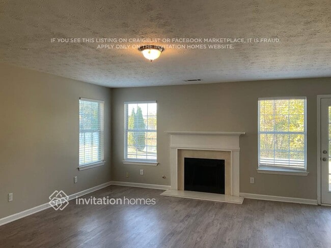 1357 Hillandale Rd in Lawrenceville, GA - Foto de edificio - Building Photo