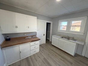 425 S Main St in Holstein, IA - Building Photo - Building Photo