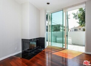 401 California Ave in Santa Monica, CA - Building Photo - Building Photo