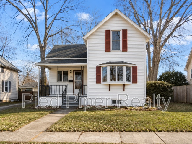 property at 725 W Homer St