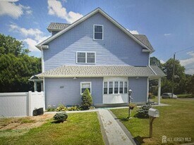 12 Herbert Dr in East Brunswick, NJ - Building Photo