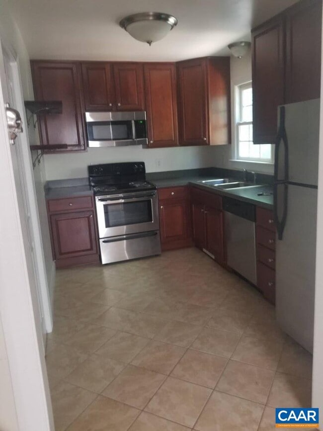 113 Longwood Dr in Charlottesville, VA - Building Photo - Building Photo