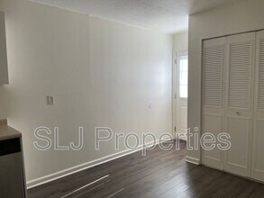 9913 Lochwick Way in Louisville, KY - Building Photo - Building Photo