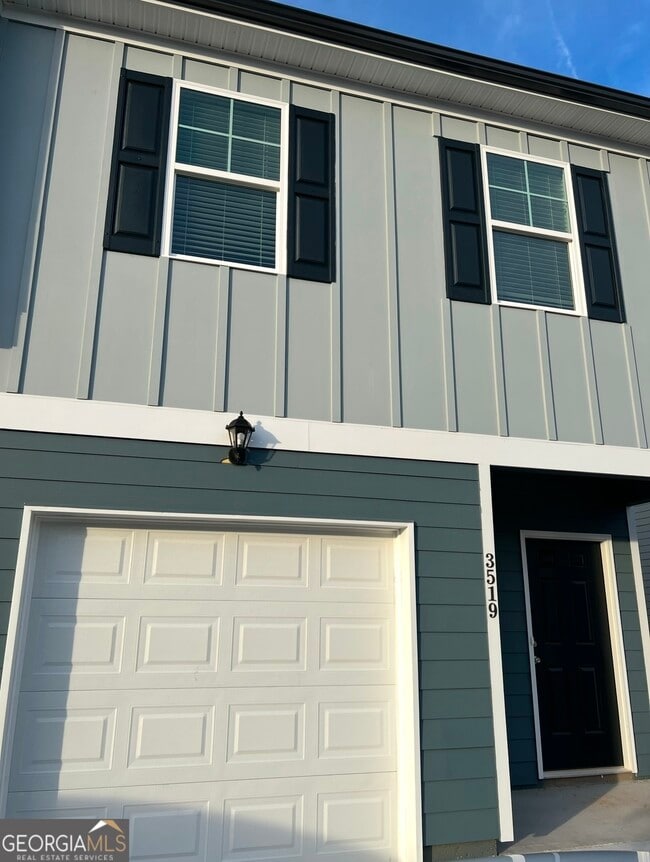 property at 3519 Lakeview Crk