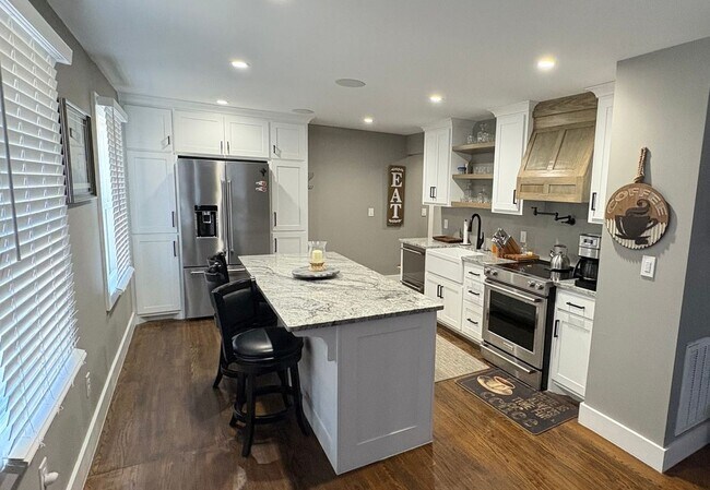 30 E Thompson Ln in Nashville, TN - Building Photo - Building Photo