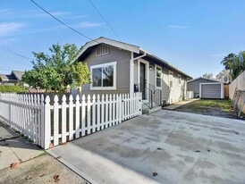 367 College St in Hollister, CA - Building Photo