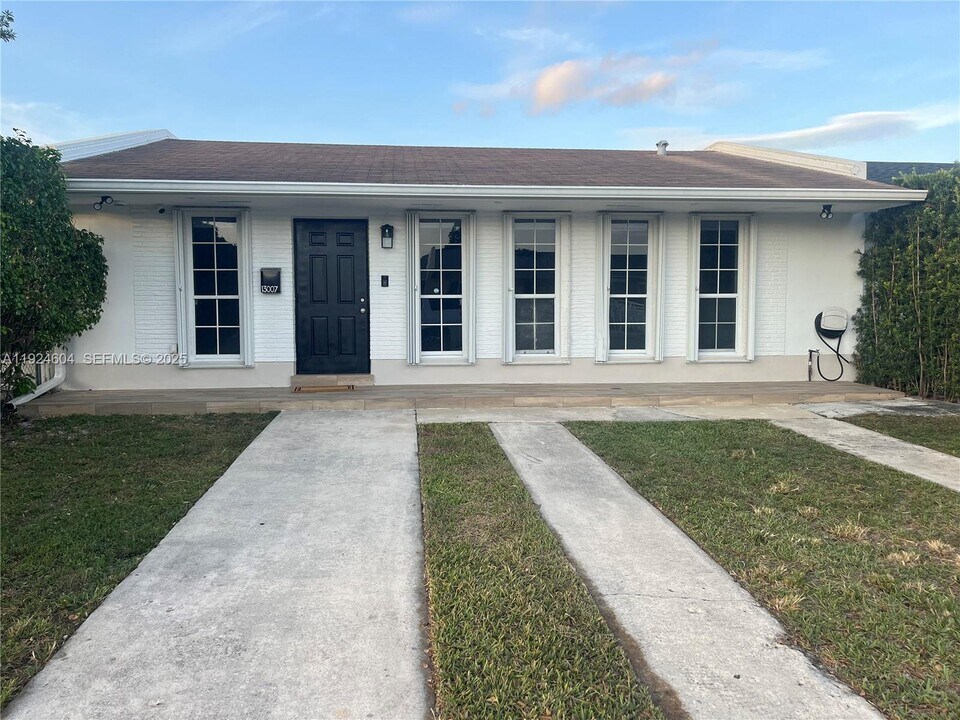 13007 SW 50th Ln in Miami, FL - Building Photo