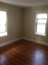 98 Forest Hills St, Unit 2 in Boston, MA - Foto de edificio - Building Photo