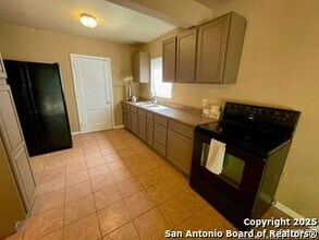 1039 Alexander Hamilton Dr in San Antonio, TX - Building Photo - Building Photo