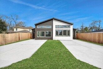 8125 Cabot St in Houston, TX - Building Photo - Building Photo
