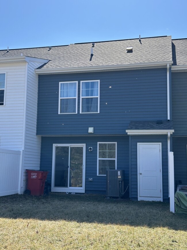 64 Balsam Ct in Bunker Hill, WV - Building Photo - Building Photo