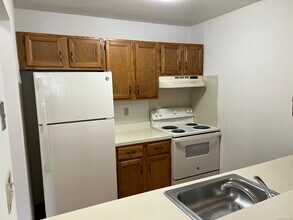 28 Rose Ln in Danbury, CT - Building Photo - Building Photo