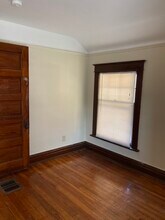 817 W Vine St in Kalamazoo, MI - Foto de edificio - Building Photo