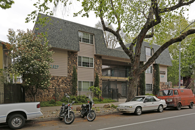 Normandy Arms Apartments in Sacramento, CA - Building Photo - Building Photo