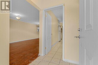 40 Bellbury Crescent in Toronto, ON - Building Photo - Building Photo