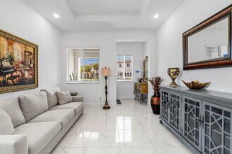 350 Pioneer Way in Royal Palm Beach, FL - Building Photo - Building Photo