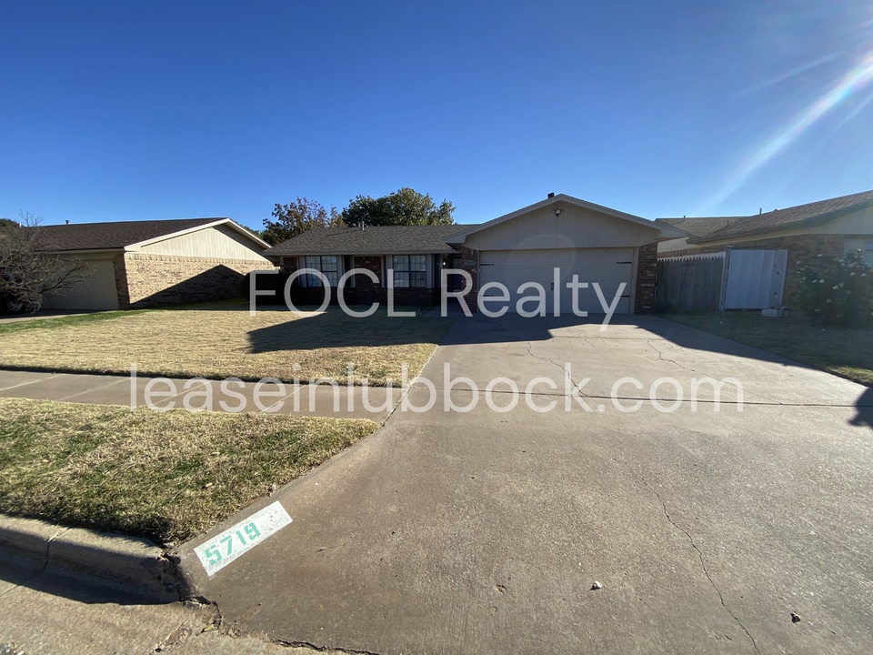 5719 93rd St in Lubbock, TX - Building Photo