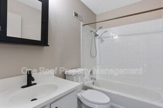 701 Linwood Dr in Harrisonville, MO - Building Photo - Building Photo