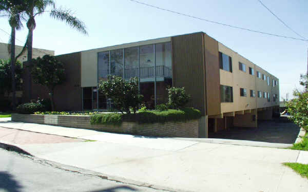 525 N Francisca Ave in Redondo Beach, CA - Building Photo