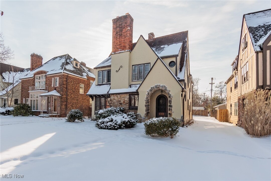 18518 Newell Rd in Shaker Heights, OH - Building Photo