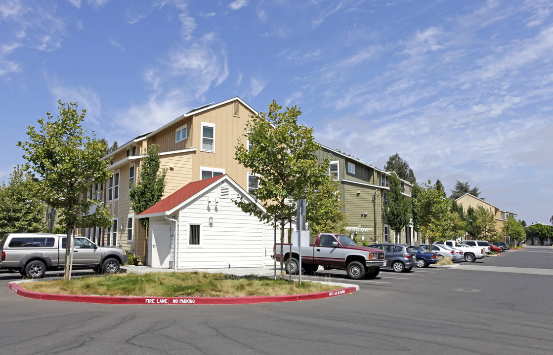 Foss Creek Court in Healdsburg, CA - Building Photo