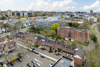 Brighton Court in Stamford, CT - Building Photo - Building Photo