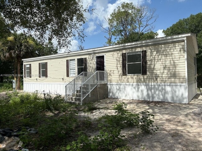 property at 720 N Riverside St