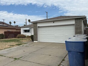 1657 Ferran Ave in Sacramento, CA - Building Photo - Building Photo