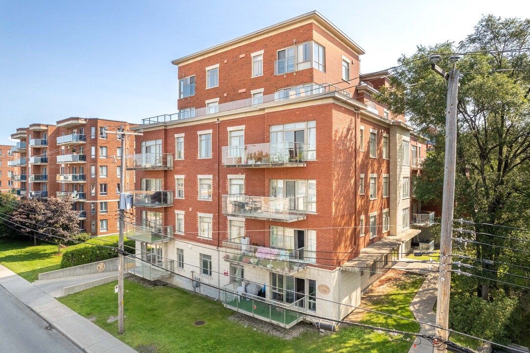 570 de la Côte-Vertu in Montréal, QC - Building Photo