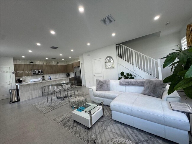 4516 NW 83rd Ave in Doral, FL - Building Photo - Building Photo