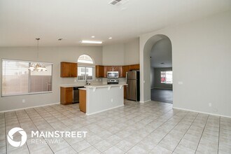 8531 W Vernon Ave in Phoenix, AZ - Foto de edificio - Building Photo