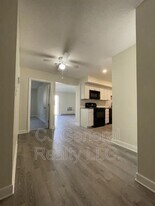 106 Broad St in Weymouth, MA - Building Photo