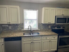 873 10th Ave S in St. Petersburg, FL - Foto de edificio - Building Photo