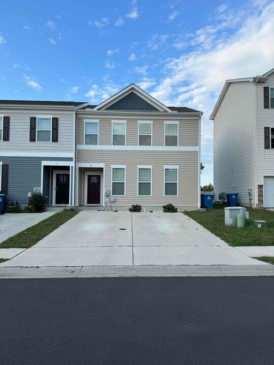 81 Pepperwood Dr in Wyoming, DE - Foto de edificio