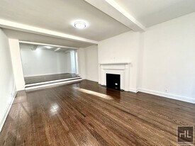 FIFTH AVENUE in New York, NY - Building Photo