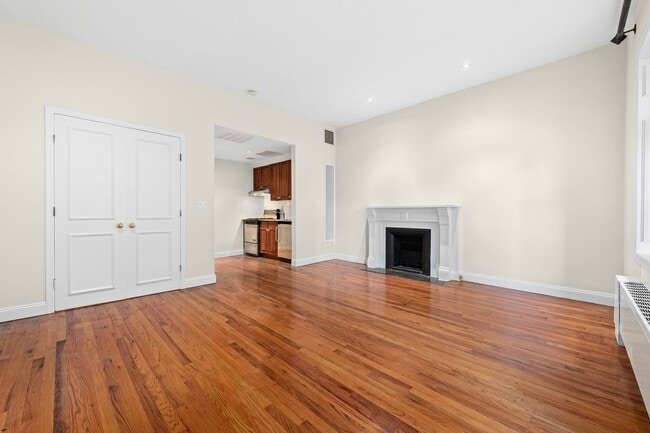 59 E 73rd St in New York, NY - Building Photo - Building Photo