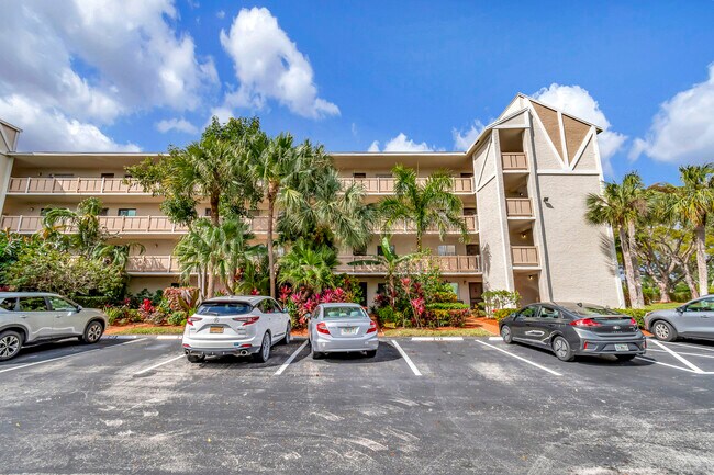 6585 Kensington Ln in Delray Beach, FL - Building Photo - Building Photo