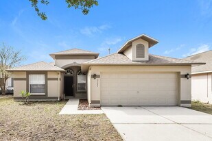 3125 Summer House Dr in Valrico, FL - Building Photo