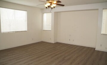 494 Newberry Springs Dr in Las Vegas, NV - Building Photo - Building Photo