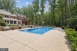 10709 Shadowglen Trail in Fairfax Station, VA - Building Photo - Building Photo