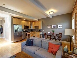 800 E 18th Ave, Unit 202 in Denver, CO - Building Photo - Building Photo