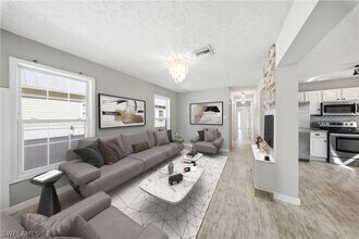 286 Leawood Cir in Naples, FL - Building Photo - Building Photo