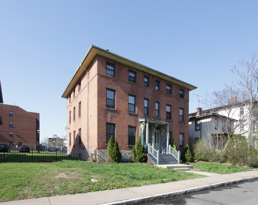 St Michael's Home in Hartford, CT - Foto de edificio