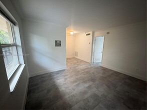 241 S Royal Poinciana Blvd in Miami Springs, FL - Building Photo - Building Photo