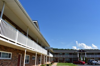 Greenwood Farms Apartments in Johnson City, TN - Building Photo - Building Photo