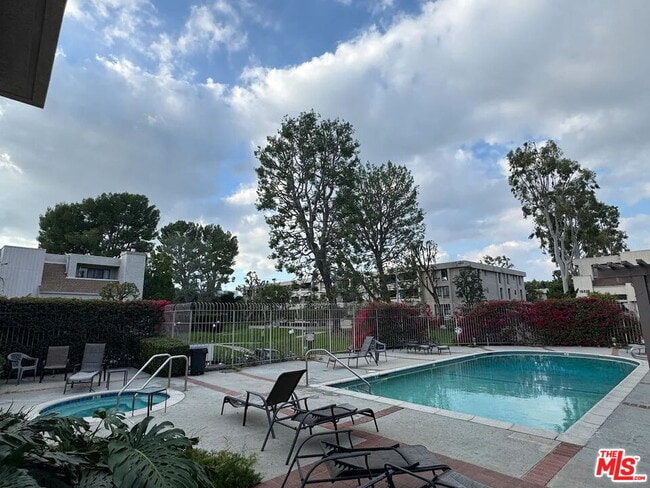 property at 15215 Magnolia Blvd