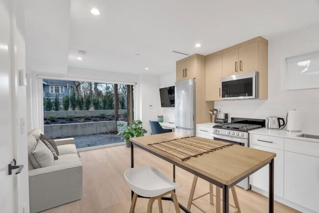 78 W 14th Ave in Vancouver, BC - Building Photo - Building Photo