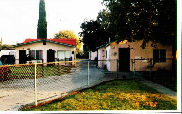 5611-5615 Gotham St in Bell Gardens, CA - Foto de edificio